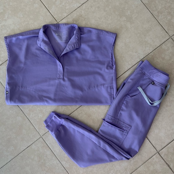 Figs Tops - Rafaela™ Oversized Scrub Top XXS and Zamora™ Jogger Scrub Pants XXS PETITE